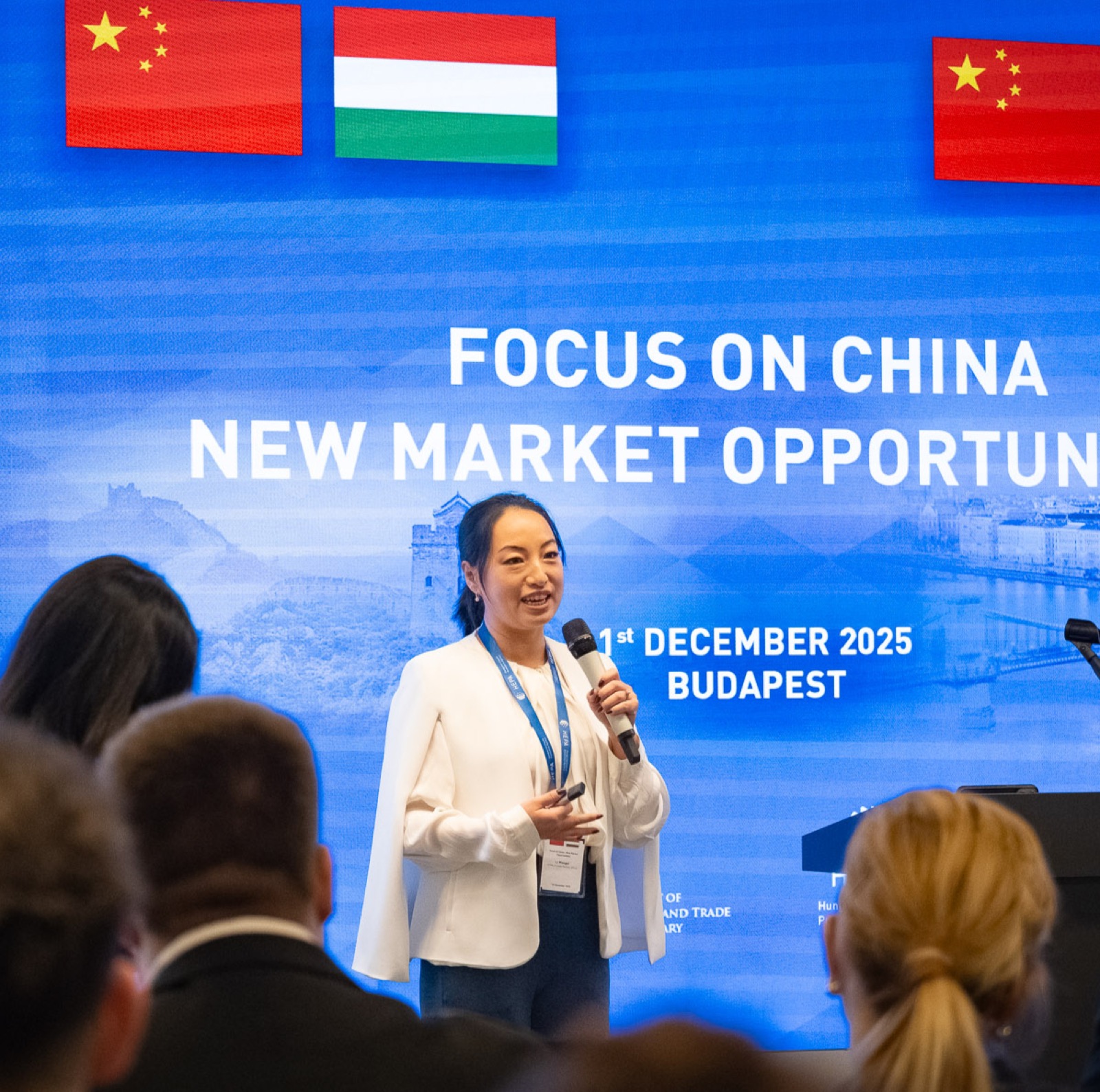 李梦依在布达佩斯“聚焦中国”（Focus on China）会议上发言